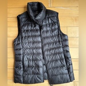 Uniqlo down vest sz M